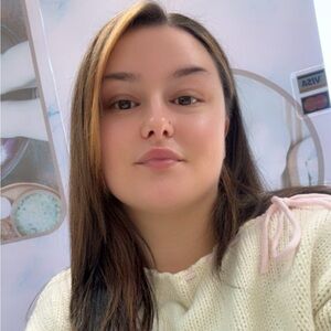 Meet your Posher, Holly